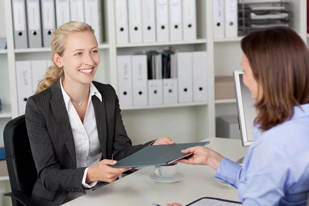 比特币蓄势冲击历史新高 投机多头与降息预期共舞 年底目标价看15万美元